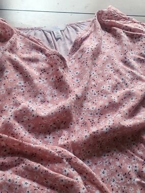 Time and Tru Pink Floral V-Neck Blouse